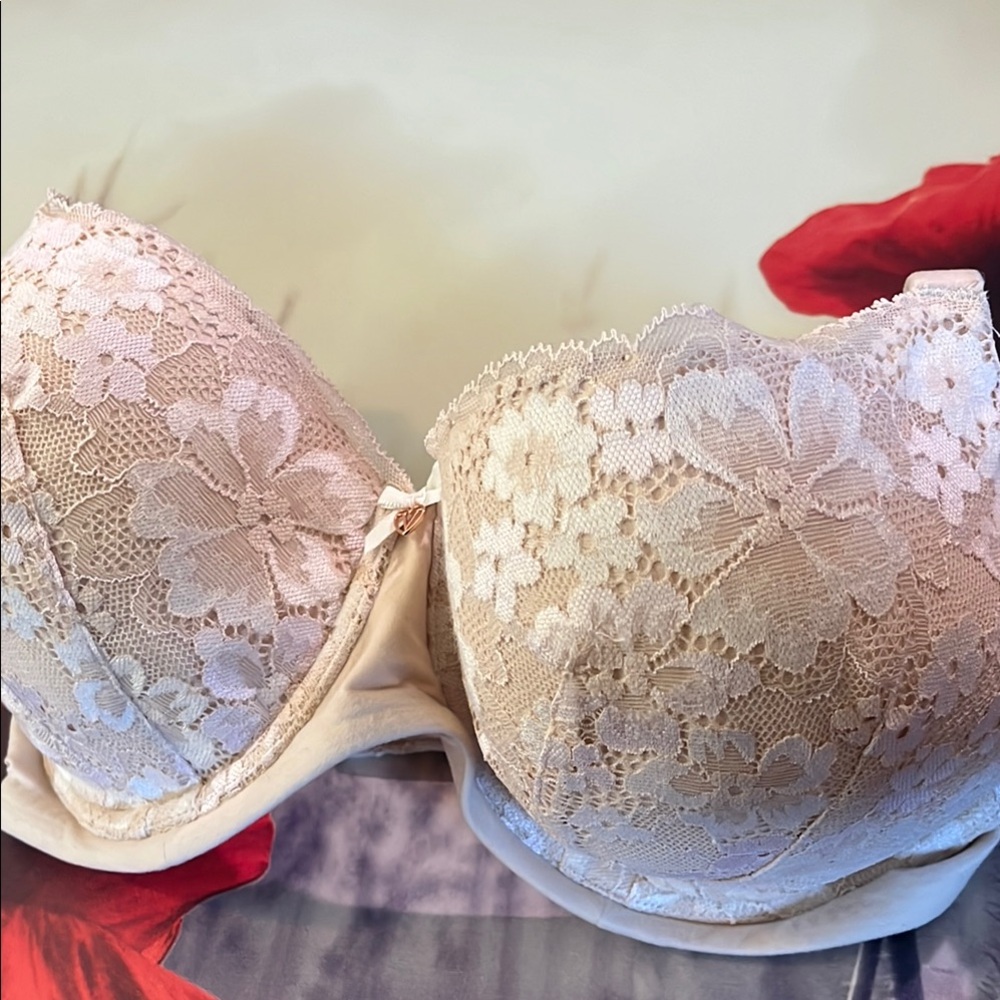 Victoria's Secret Cream Lace Bra - Picture 7 of 8